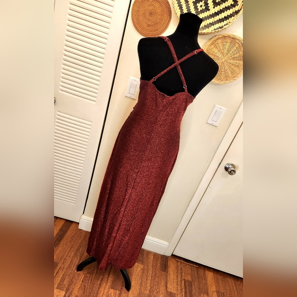 Sparkling Red Maxi Dress With Side Split And Ruching - Picture 7 of 11